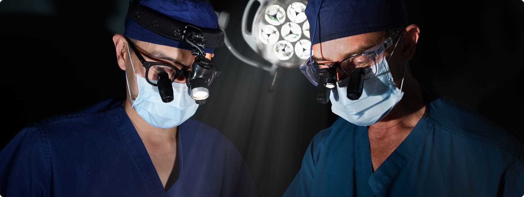 doctor consulting patient plastic surgery 2